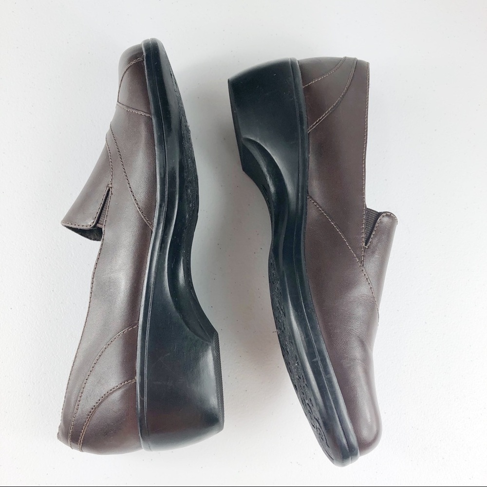 Clarks Leather Brown Slip on Size 9M New - Picture 4 of 8